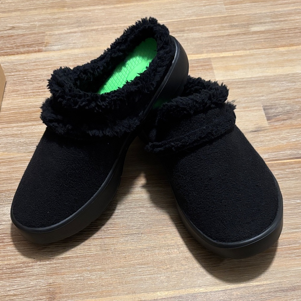 OOFOS Women’s OOcoozie Mules